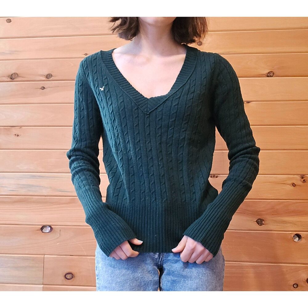 American Eagle Y2K 2000 V Neck Cable Knit Embroidered Old Money Academia Sweater